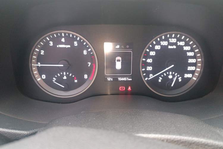 Used Hyundai Tucson 2015 1.6T Dual-Clutch Two-Wheel-Drive Smart Model Odometer Close Up