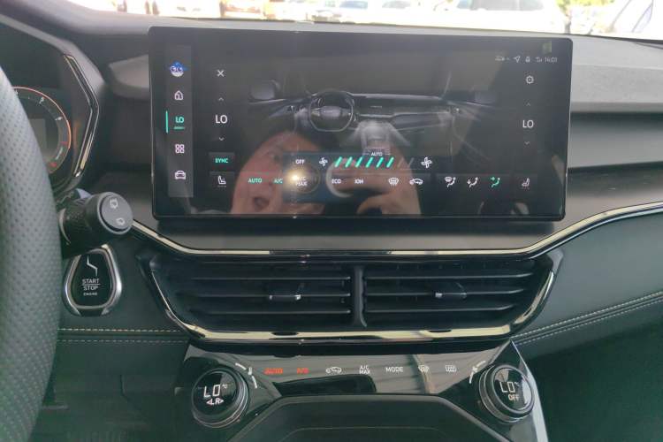 Used Lynk & Co 06 2023 Remix 1.5T Hero Audio And AC Panel