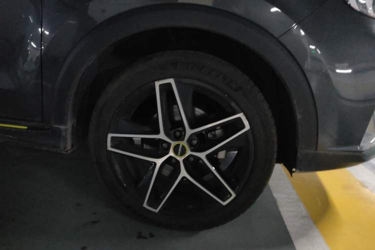 Used Roewe RX5 2023 PLUS 330TGI Automatic Trendsetting Smart Edition Right Front Wheel Hub