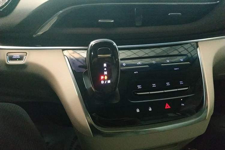 Used Buick GL8 2020 Land Business Class 652T Luxury Model
