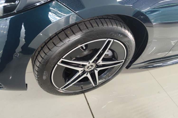 Used Mercedes-Benz C-Class 2024 Second Facelift C 260 L Starry Night Sport Edition Left Front Wheel Hub