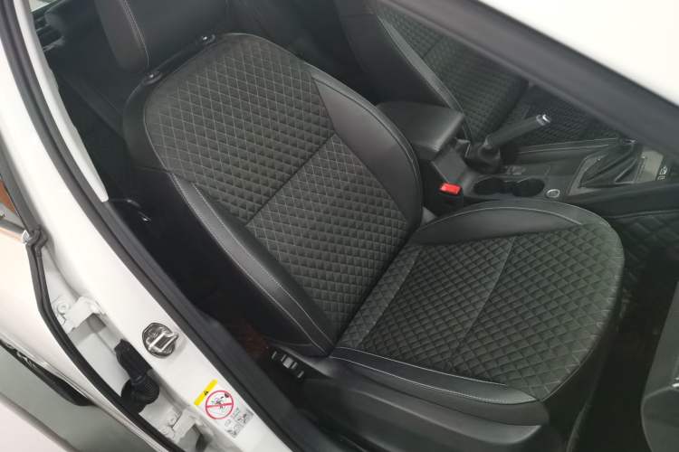 Used Skoda Octavia 2019 TSI230 DSG SmartDrive Luxury Edition China VI Right Front Seat