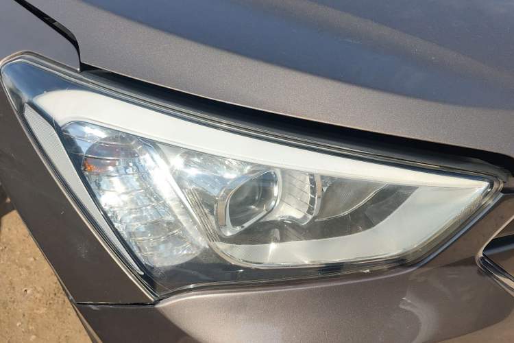 Used Hyundai Santa Fe Classic 2013 3.0L 4x4 Comfort Edition with Navigation 7 Seats Euro IV
