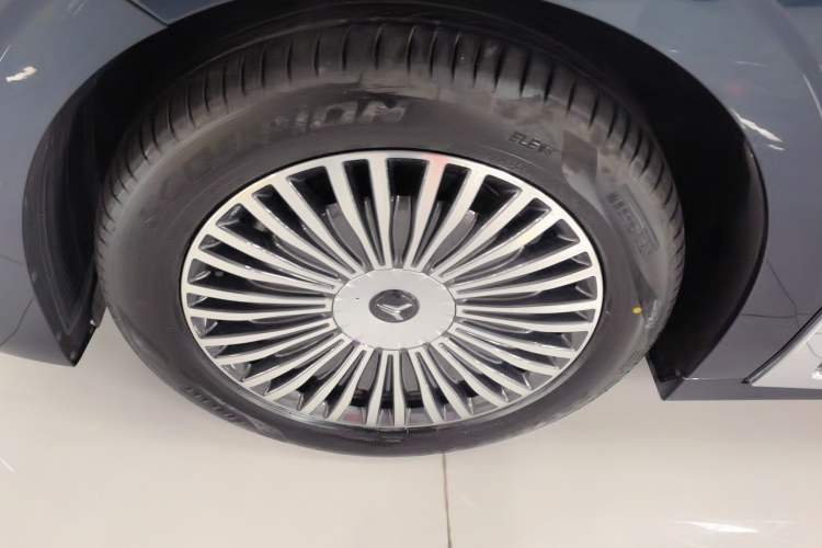 Used VOYAH Dream 2025 PHEV Four-Wheel Drive Prestige Kunpeng Edition Left Front Wheel Hub