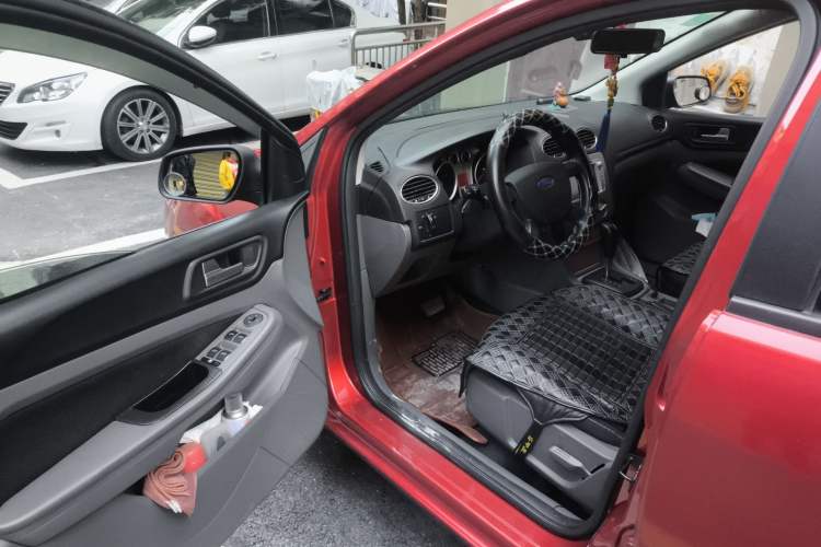 Used Ford Focus 2013 Hatchback Classic 1.8L Automatic Base Model
