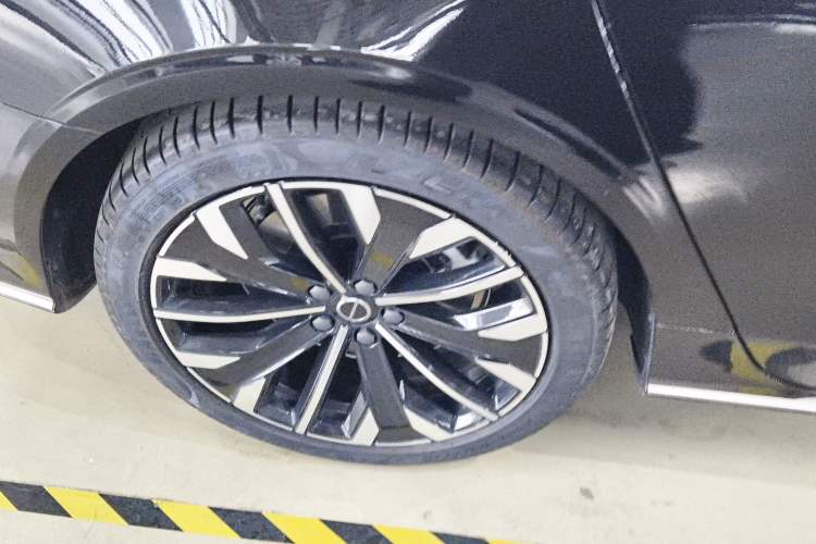 Used Volvo S90 2026 B5 Zhiyuan Luxury Edition