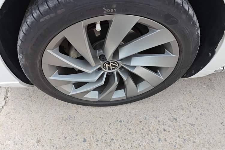 Used Volkswagen FAW-Volkswagen CC 2024 380TSI Striking Edition Left Front Wheel Hub