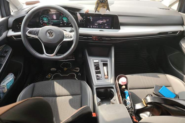Used Volkswagen Golf 2021 280TSI DSG Pro First Edition Center Console