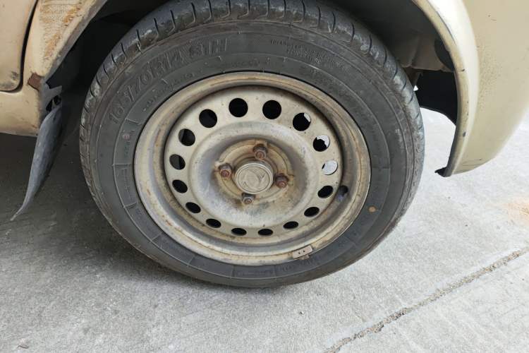 Used Dongfeng Xiaokang K07S 2015 1.2L Practical Version DK12-05 Right Front Wheel Hub