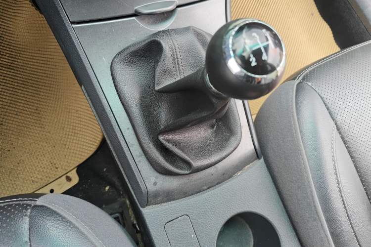 Used BYD L3 2015 Energy-Efficient Model 1.5L Manual Comfort Edition Gear Lever