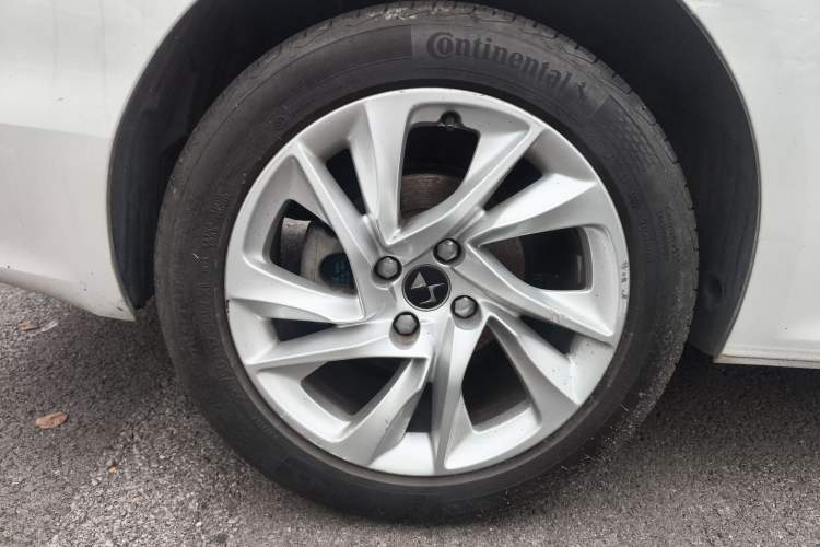Used DS 5LS 2016 1.6T Comfort Edition THP160 Right Rear Wheel Hub