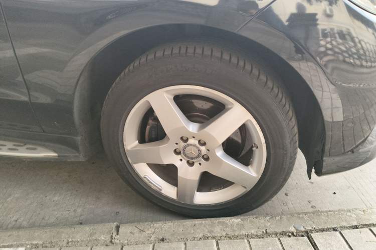 Used Mercedes-Benz M-Class 2014 ML 400 4MATIC Luxury Model Right Front Wheel Hub