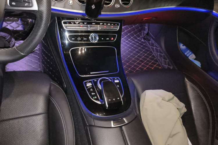 Used Mercedes-Benz E-Class 2017 E 300 L Sporty and Stylish Model Gear Lever