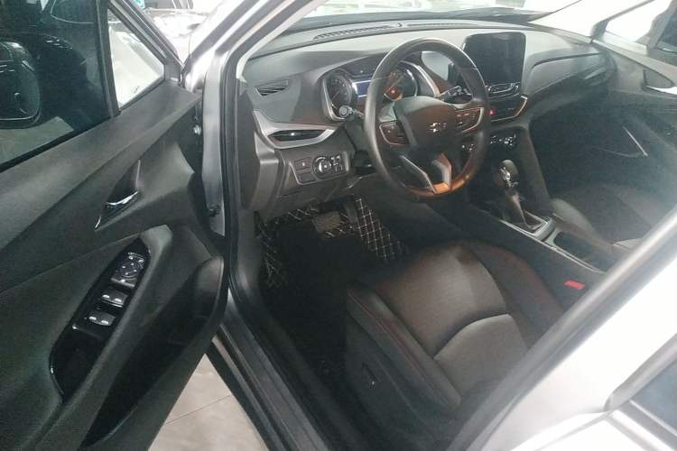 Used Chevrolet Orlando 2020 Light Hybrid Redline 530T Automatic Enjoyment Edition (5+2 Models) Driver Seat