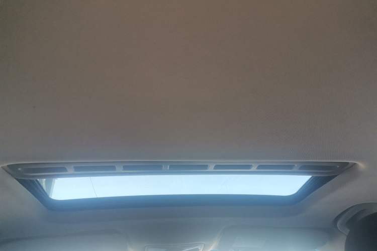 Used Roewe 360 2015 1.5L Manual Luxury Edition Headliner