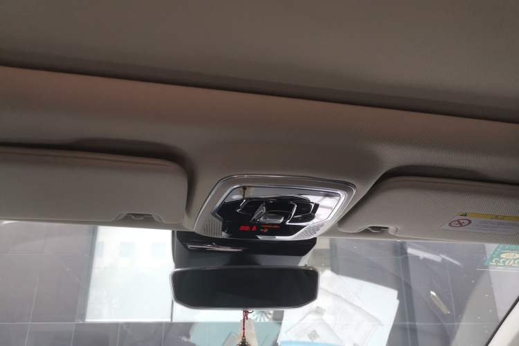 Used Lynk & Co 05 2020 2.0TD Two-Wheel Drive Shine Halo Headliner