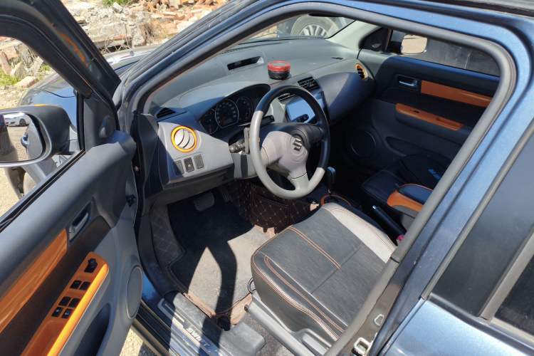 Used Suzuki Swift 2016 1.5L Automatic Fashionable Coolplay Edition Driver Seat