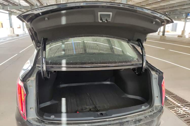 Used Hongqi E-QM5 2024 450km Range Commuter Version
