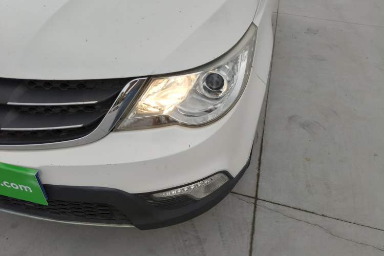 Used Baojun 730 2014 1.5L Manual Luxury Navigation ESP Version 7 Seats Left Front Headlight