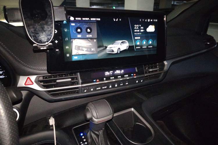 Used Toyota SIENNA 2024 2.5L Hybrid Four-Wheel Drive Prestige Edition Audio And AC Panel