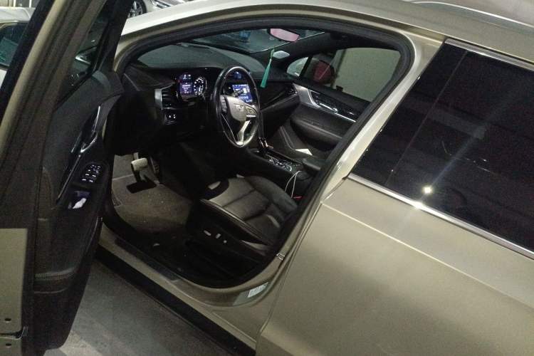 Used Cadillac XT6 2022 2.0T Six-Seater Four-Wheel Drive Luxury Version Driver Seat