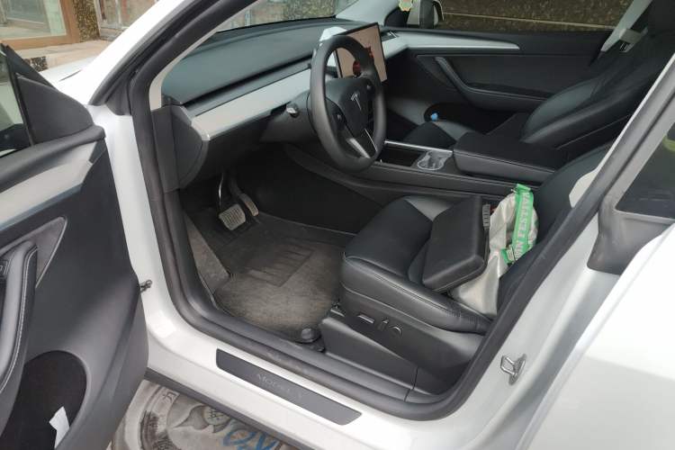 Used Tesla Model Y 2023 Long-Range All-Wheel-Drive Version