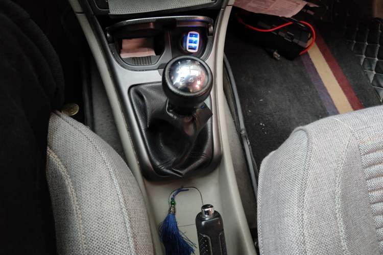 Used Citroen Elysee 2012 Sedan 1.6L Manual Tech Model CNG Gear Lever