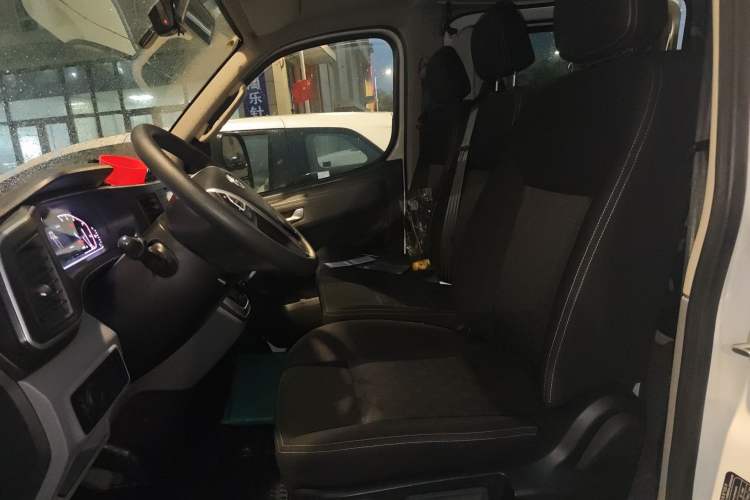 Used SAIC MAXUS Xintu V80  Left Front Seat