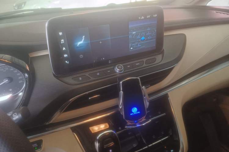 Used Buick GL8 2023 Facelifted Land Cruiser Executive Luxury Version