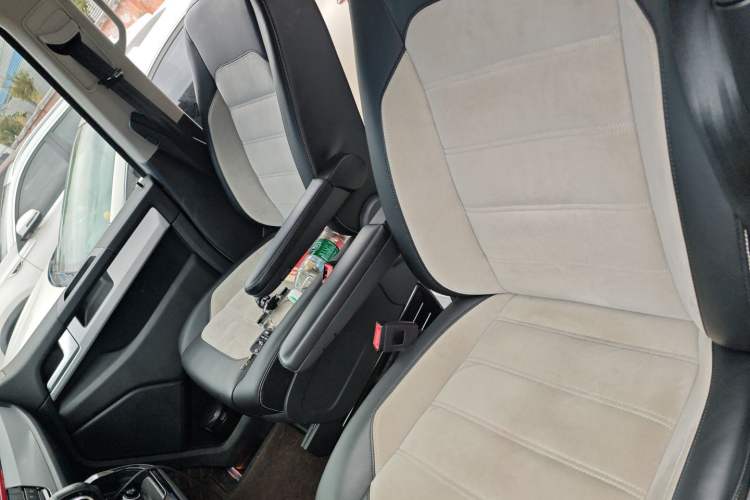 Used Volkswagen Multivan 2018 2.0 TSI Four-Wheel Drive Comfort Edition 7-Seater Left Front Seat