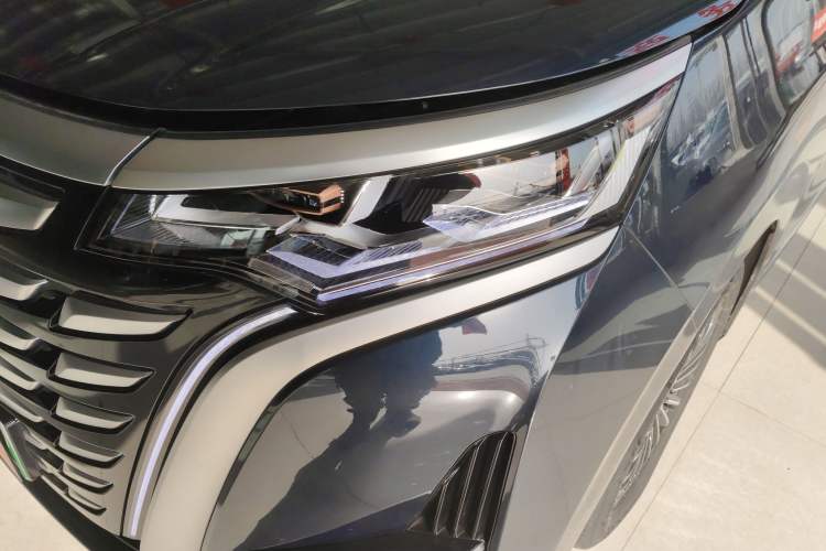 Used Denza D9 2022 DM-i 970 Four-Wheel Drive Flagship Model
