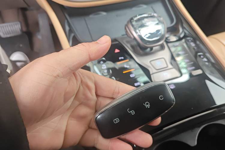 Used Denza D9 2022 EV 620 Prestige Model Vehicle Key