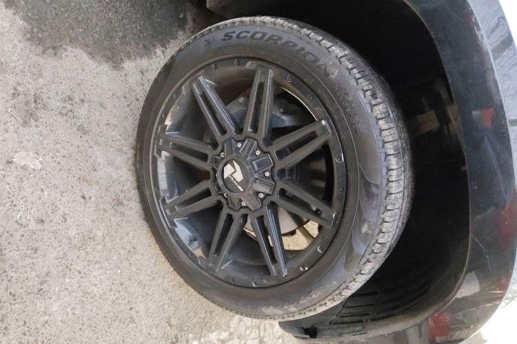 Used Land Rover Defender 2022 90 3.0T P400 XS Right Front Wheel Hub