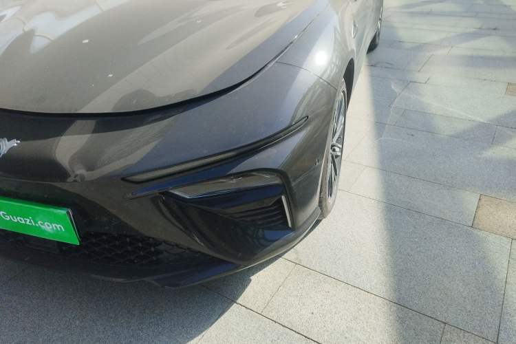 Used NETA S 2023 All-Electric 520 km Range Rear-Drive Version Left Front Headlight