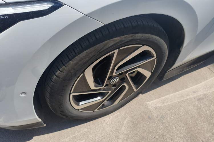 Used Volkswagen ID.7 VIZZION 2024 PRO Model Left Front Wheel Hub