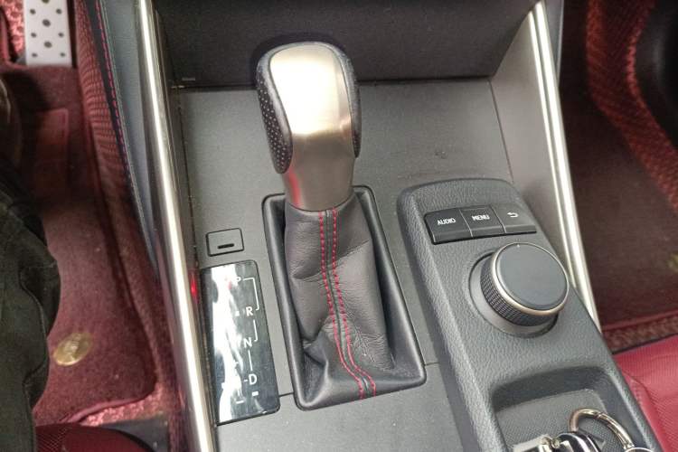 Used Lexus IS 2015 200t F SPORT
