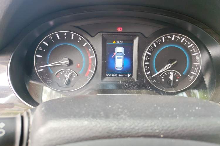 Used Haval H2 2015 1.5T Automatic Two-Wheel Drive Elite Edition Odometer Close Up