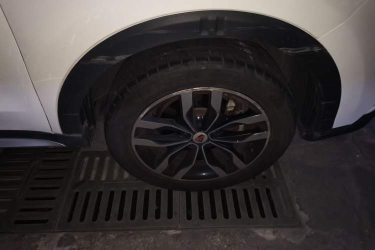 Used Roewe RX5 2016 20T Two-Wheel Drive Automatic Internet Smart Edition Right Front Wheel Hub