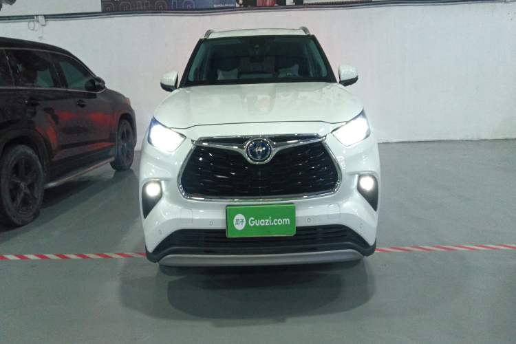 Used Toyota Highlander 2022 Dual-Engine 2.5L Four-Wheel Drive Supreme Edition 7-Seater Front