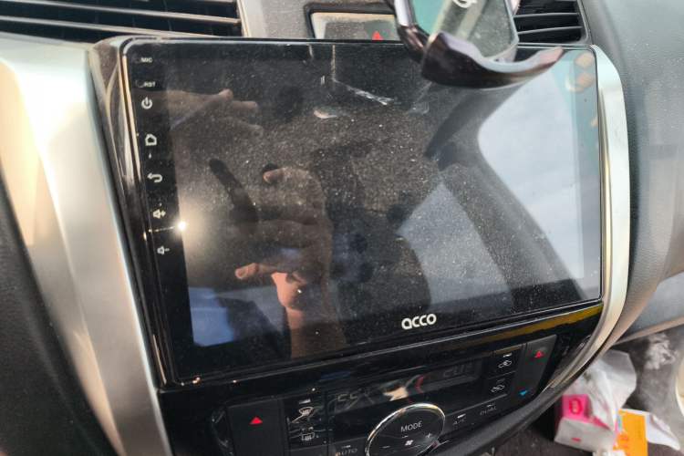 Used Nissan Navara 2017 2.5L Automatic 4x4 Luxury Edition QR25 Audio And AC Panel