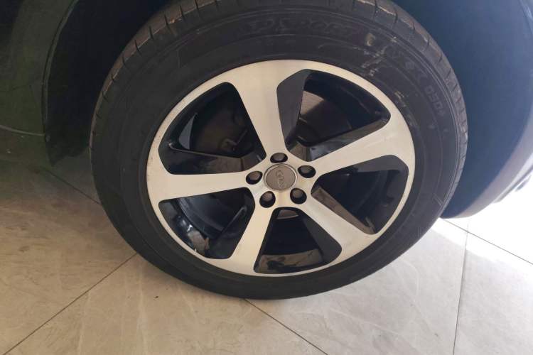 Used Audi Q5 2010 3.2 FSI Sport Edition Right Front Wheel Hub