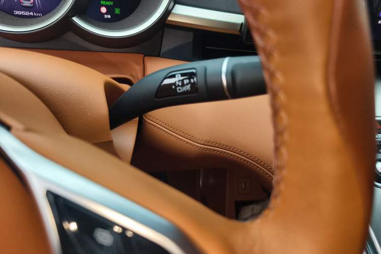 Used ORA Lightning Cat 2022 555 km Luxury Edition Gear Lever