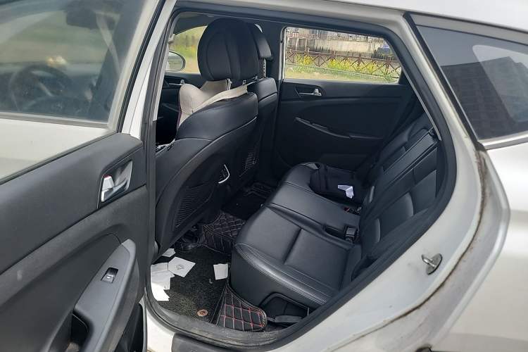 Used Hyundai Tucson 2015 2.0L Automatic Two-Wheel Drive Smart Version
