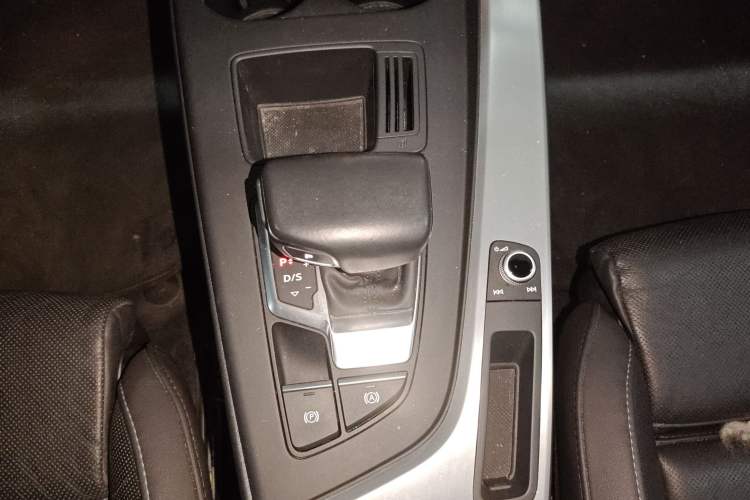 Used Audi A4L 2020 40 TFSI Luxury Dynamic Model
