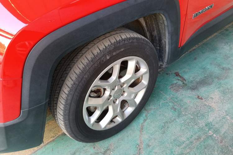 Used Jeep Renegade 2018 Connected Large Screen Version 180T Automatic High-Energy Edition Exterior 4