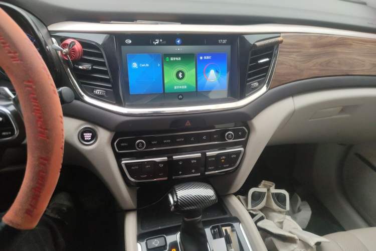 Used GAC Trumpchi GS8 2017 320T Two-Wheel Drive Luxury Smart Connectivity Version (7 Seats) Audio And AC Panel