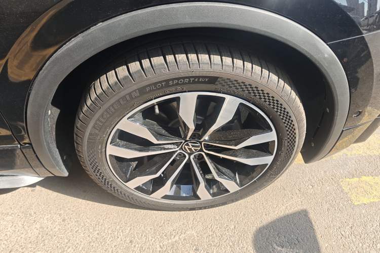 Used Volkswagen Tiguan L 2021 330TSI Automatic Two-Wheel Drive R-Line Enhanced Edition
