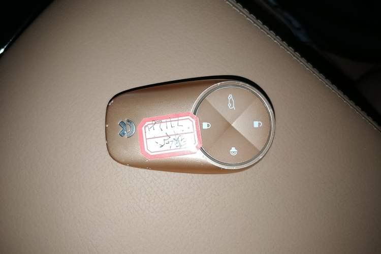 Used Nio ES8 2018 355 km Base Version 7-Seater Edition Vehicle Key