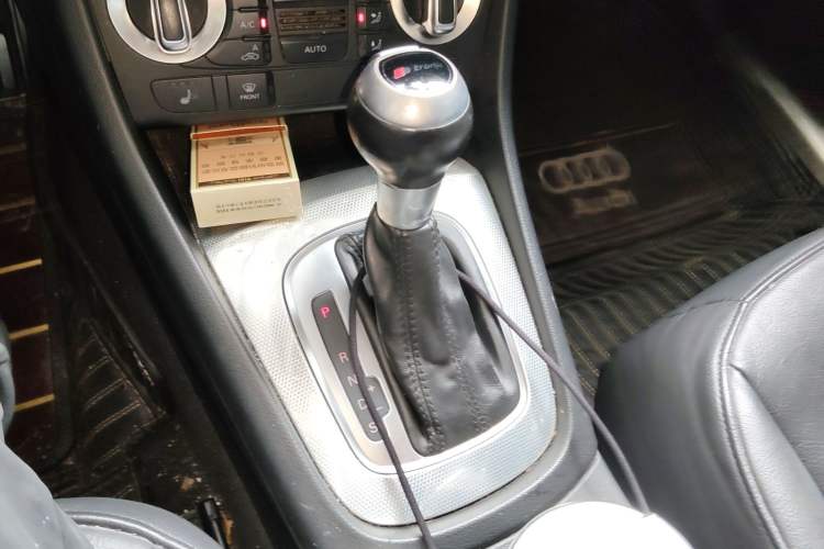 Used Audi Q3 2015 35 TFSI Comfort Model Gear Lever