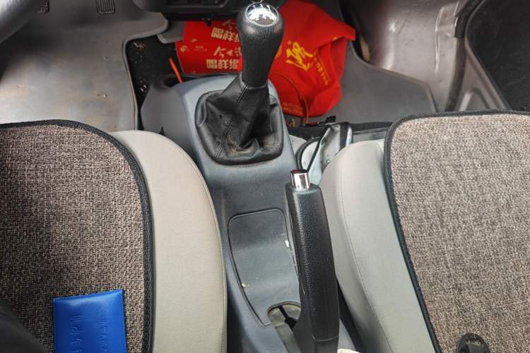 Used Jinbei Hiace X30 2024 1.5L Wealthy Van Model 2/5 Seats
